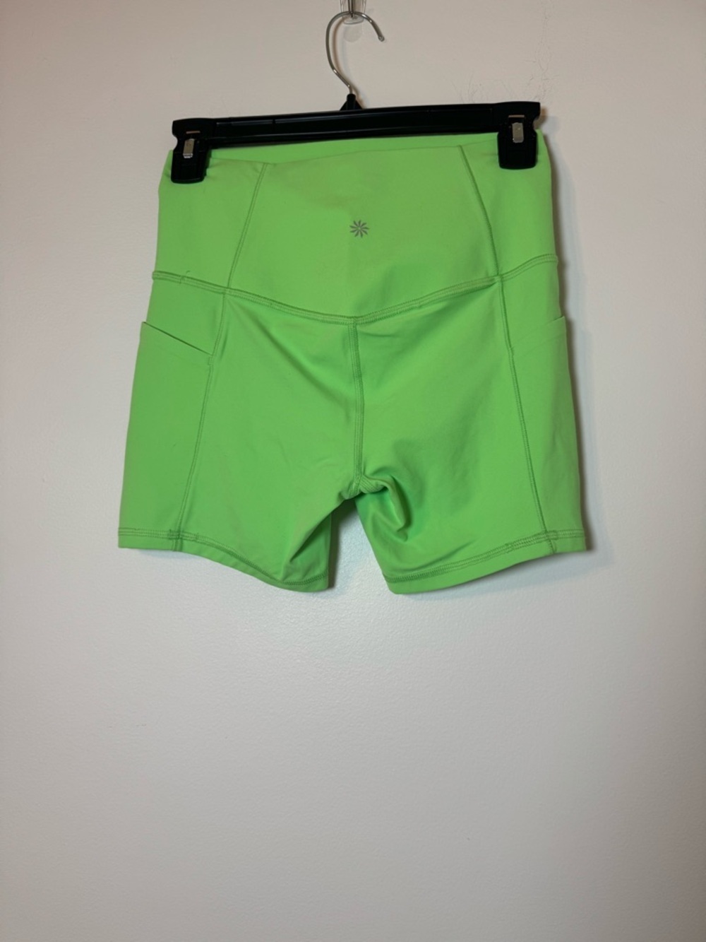 Athleta Salutation Stash Pocket II 5” Shorts Green Size S - Picture 2 of 6